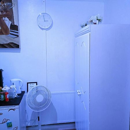 Homestay Bedspace 버밍엄 외부 사진