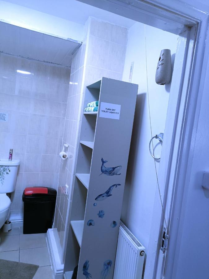 Homestay Bedspace 버밍엄 외부 사진