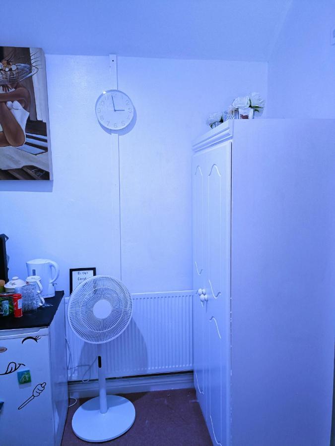 Homestay Bedspace 버밍엄 외부 사진